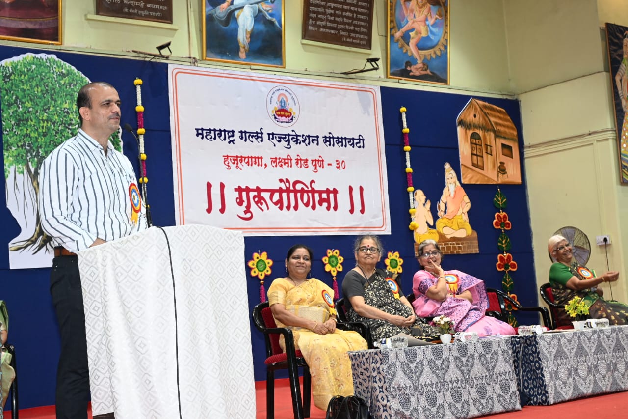 हुजूरपागेमध्ये गुरुपौर्णिमा उत्सव व कृतज्ञता सोहळा संपन्न gurupornima-IMG-20260729-WA0109.jpg
